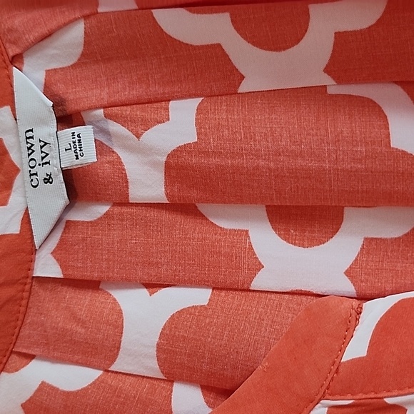 Women's large Crown & Ivy sleeveless top with side details pattern. - Picture 3 of 4